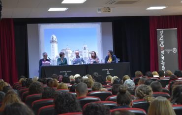 Candelaria da voz a las letras