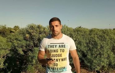 Audacia y buen humor con Christian González y ‘Mi madre no me deja’