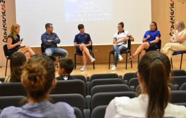 En las botas de Aline Reis, Marta Corredera y María Pry: empoderamiento de la mujer en el terreno de juego